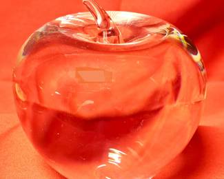 TIFFANY & CO CRYSTAL APPLE PAPERWEIGHT
