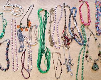 COSTUME JEWELRY LOT