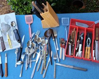 UTENSILS LOT