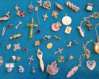 PENDANTS COSTUME JEWELRY LOT
