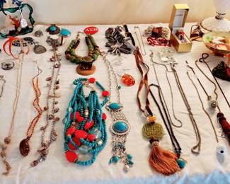 CHICO'S JEWELRY AND MORE