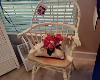 VINTAGE DISTRESSED WINDSOR BARELY BACK CHAIR