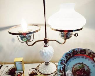 VINTAGE HOBNAIL TABLE LAMP