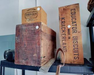 VINTAGE COLLECTIBLE WOODEN BOXES