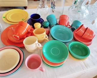ASSORTMENT OF VINTAGE FIESTAWARE