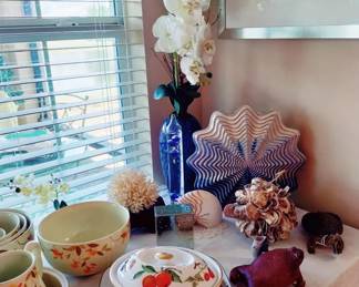 VINTAGE HALL CHINA, NICE SELECTION OF NATIVE SHELLS, ROYAL WORCESTER
