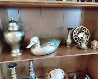 NICE SELECTION OF VINTAGE BRASS CANDLESTICKS, URN, DUCKS, ETC