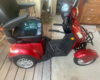 4 WHEEL SCOOTER - BAJA TAPTOR - NEW BATTERY - EXCELLENT CONDITION