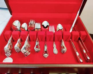 ONEIDA FLATWARE SET