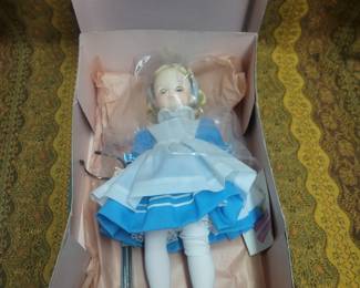 Madam Alexander Alice in Wonderland