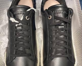 BIRKENSTOCKS NIB SIZE 9/40