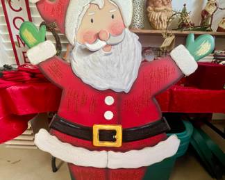 ROUND TOP COLLECTION CUTE METAL SANTA DECOR