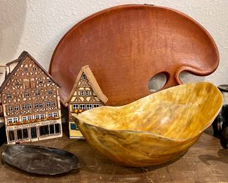 ROTHENBURG HOUSE WALL HANGINGS, SANT ANOOKA WOOD CUTTING BOARD, HANDCARVED WOODEN BOWL