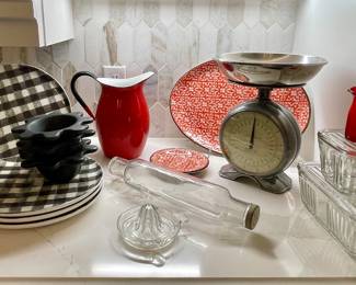 VINTAGE SCALE, VINTAGE GLASS ROLLING PIN, REFRIGERATOR DISHES, JUICER, ENAMELWARE PITCHER, THE ROUND TOP COLLECTION BLACK & WHITE CHECKED PLATES