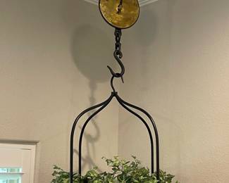 ANTIQUE SCALE