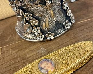 VINTAGE ESTEE LAUDER SOLID PERFUME HOLDER