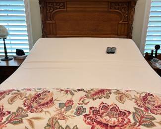 TEMPUR PEDIC QUEEN MATTRESS WITH 2 REMOTES