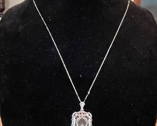 14K GOLD NECKLACE WITH PENDANT