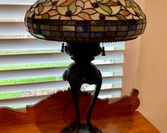 STAINED GLASS LAMP