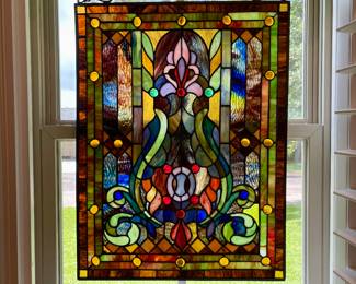 INCREDIBLE STAINED GLASS WINDOW WITH VIBRANT COLORS!