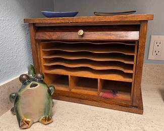 CABINET TOP SECRETARY WITH SLIDING DOOR, FROG PITCHER