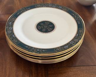 Royal Doulton Carlyle pattern set of 8 dinner plates. Dimensions: Dinner plates 10.6”w
