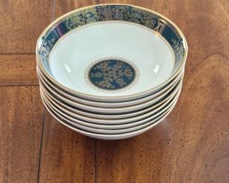 Royal Doulton set of 8 Carlyle pattern fruit bowls.
Dimensions: Fruit bowls 5.25”
