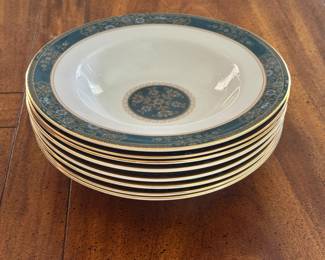 Royal Doulton Carlyle pattern Salad Bowls set of 8.
Dimensions: Salad bowls 8”w