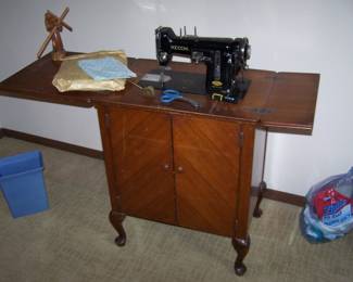 NECCHI SEWING MACHINE IN CABINET