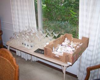 STEMWARE & HOLIDAY ORNAMENTS