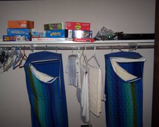 GAMES, TABLE LINENS & GARMENT BAGS