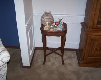 SMALL STAND, POTTERY VASE & MISC.
