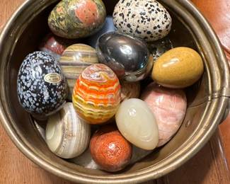 Natural polished stone hand carved eggs ( small)