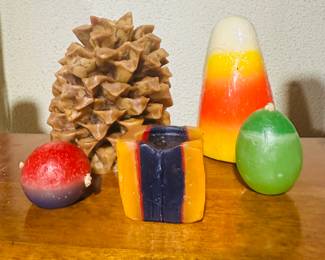 Vintage candles : candy corn, pine cone