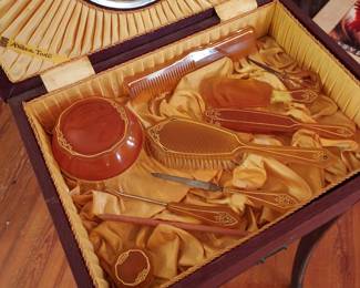 Bakelite powder jar, vanity set