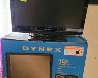 Like New with Box, 19" TV