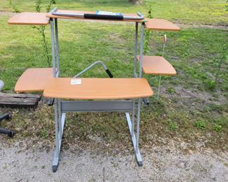Computer Desk in Gear Condition