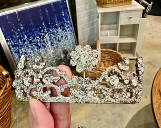 Vintage crown #1, view #1