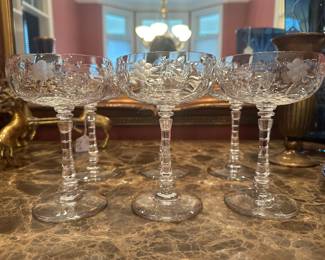 The prettiest coupes ever! Perfect set of 6, no chips, clear and sparkled, with cut flowers on the bowls.