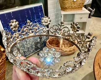 Vintage crown #1, view #2