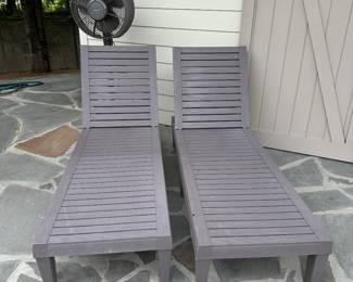 We have four of these pool lounge chairs, selling in two sets of two