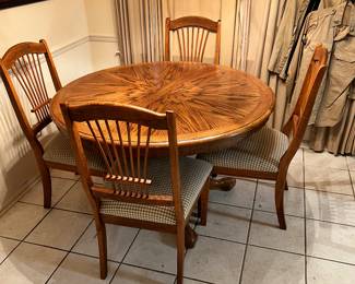 Oak Pedestal Table , 4 Chairs