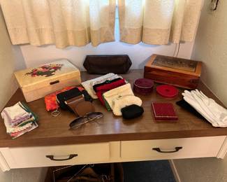 Jewelry Boxes, Purses, Gloves, Hankies