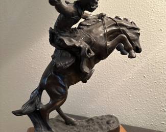 Frederic Remington
The bronco buster cast bronze