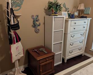 Folio 21 chest of drawers, Hammary chairside end table