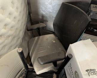 4018 Werner 4Ft Ladder, Chairs Misc Parts