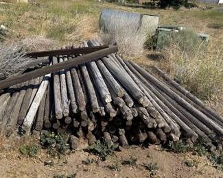 5016  Wooden Fence Posts and Boards 