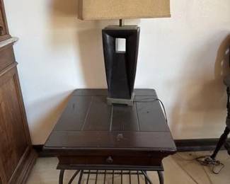 3200  2 End Tables and Lamp 
