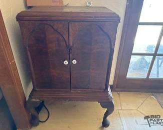 3152  Wooden Cabinet 