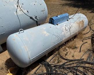 305  172 Gallon Propane Tank 
